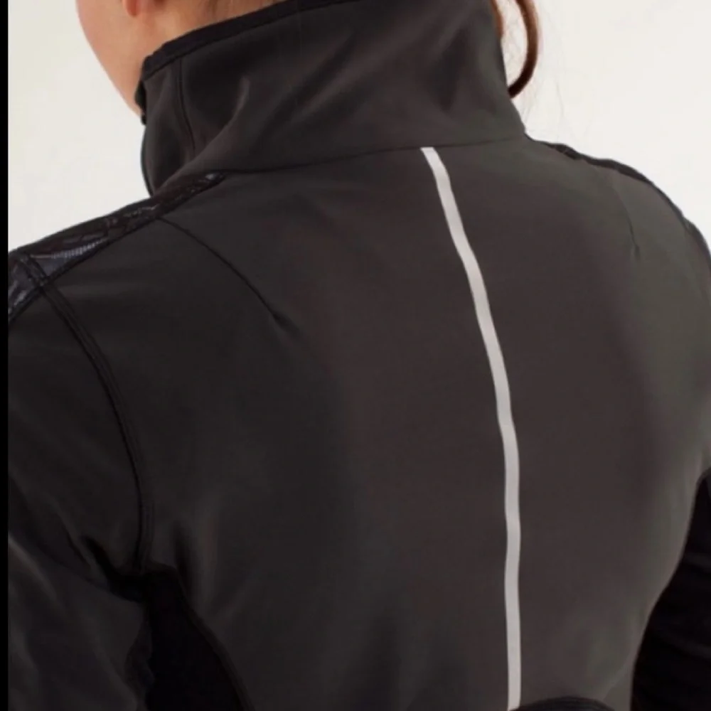 Lululemon Run Draft Dodger Jacket - good used condition - Picture 9 of 15